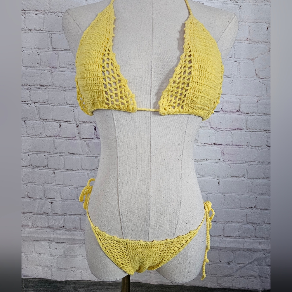 Beauty and the Beach Crochet Bikini | Yellow | Med Bottom | Large Top | EUC